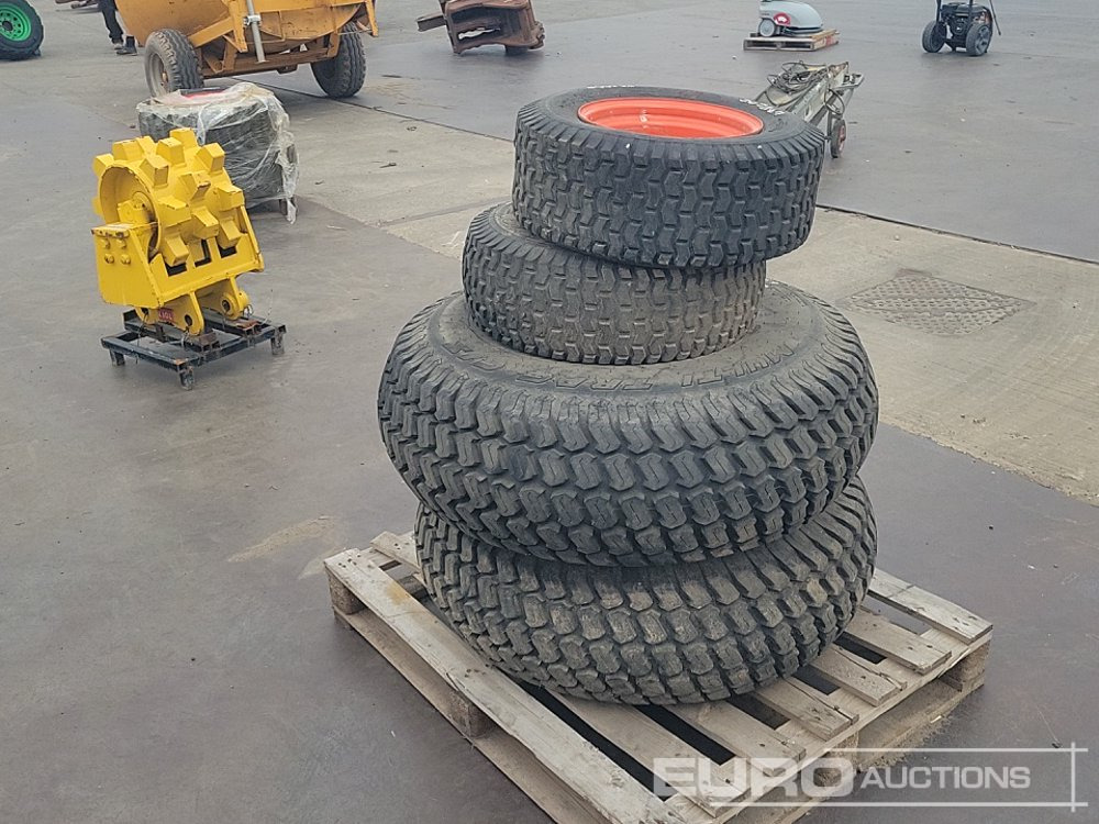 Titan 13.6-16 Tyre & Rim (2 of), Maxxis 24x8.50-12 Tyre & Rim (2 of) - Tire: picture 1 Titan 13.6-16 Tyre & Rim (2 of), Maxxis 24x8.50-12 Tyre & Rim (2 of) - Tire: picture 1