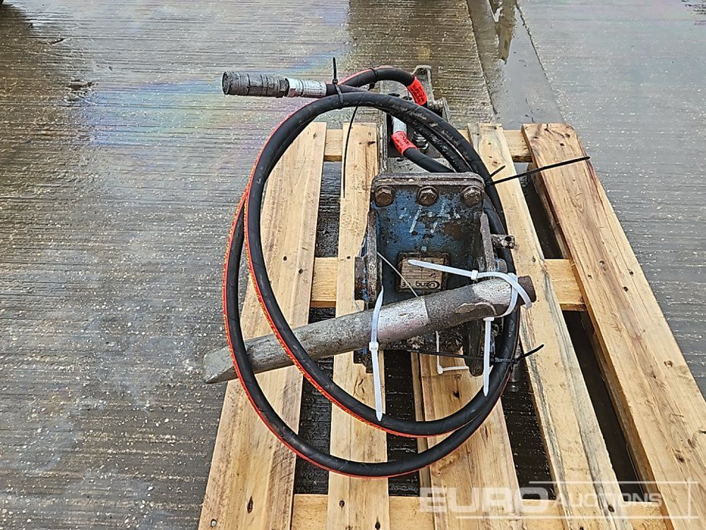 Ueng QRB 330 Hydraulic Breaker 35mm Pin to suit Mini Excavator - Hydraulic hammer: picture 4 Ueng QRB 330 Hydraulic Breaker 35mm Pin to suit Mini Excavator - Hydraulic hammer: picture 4