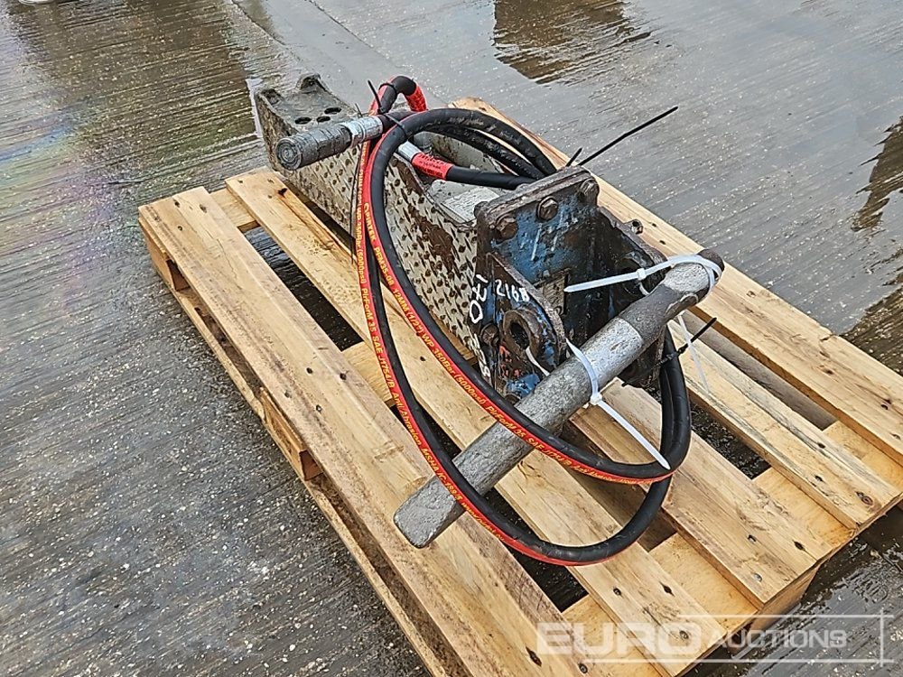 Ueng QRB 330 Hydraulic Breaker 35mm Pin to suit Mini Excavator - Hydraulic hammer: picture 3 Ueng QRB 330 Hydraulic Breaker 35mm Pin to suit Mini Excavator - Hydraulic hammer: picture 3