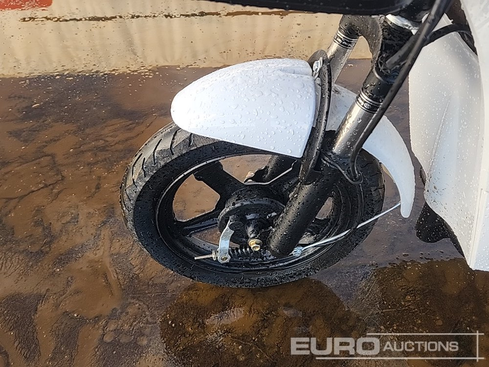 Golf cart Unused 2025 SK8 Electric Bicycle: picture 9