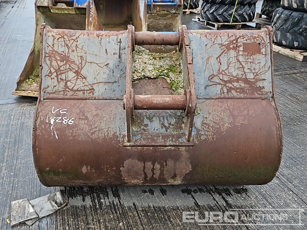Volvo 46" Scoop Bucket 65mm Pin to suit 13 Ton Excavator - Bucket: picture 4 Volvo 46" Scoop Bucket 65mm Pin to suit 13 Ton Excavator - Bucket: picture 4