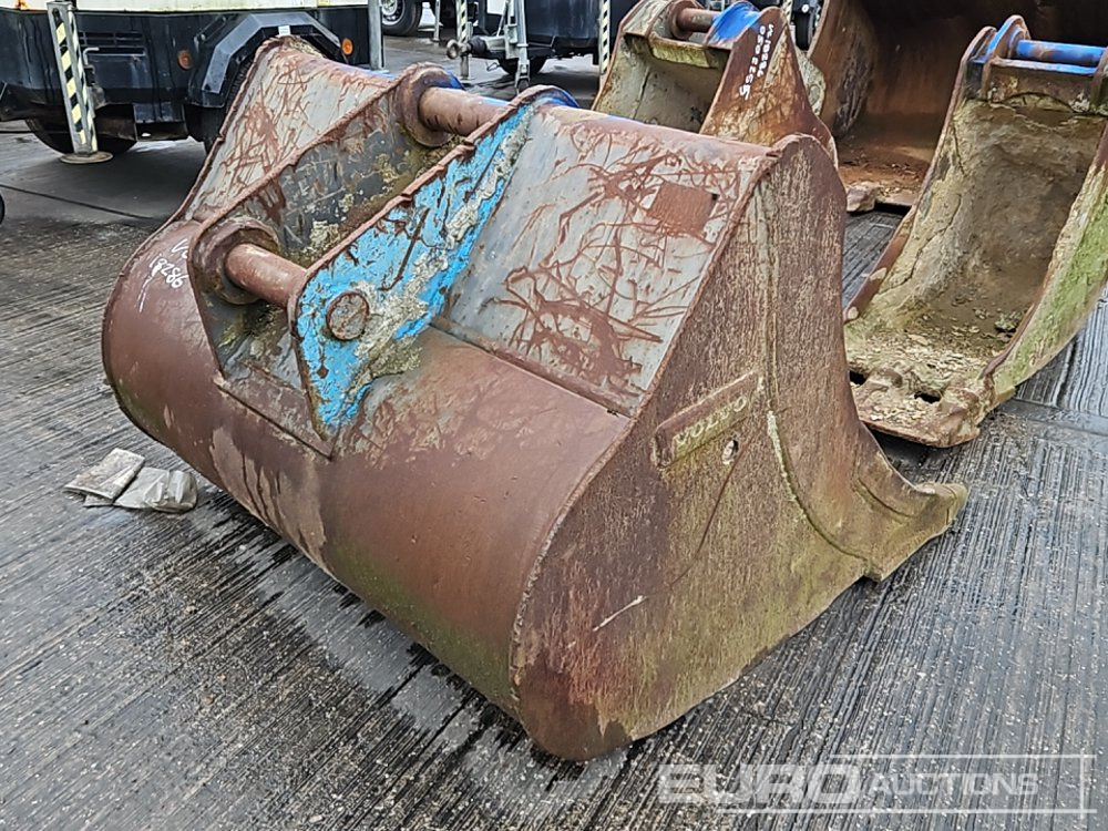 Volvo 46" Scoop Bucket 65mm Pin to suit 13 Ton Excavator - Bucket: picture 5 Volvo 46" Scoop Bucket 65mm Pin to suit 13 Ton Excavator - Bucket: picture 5