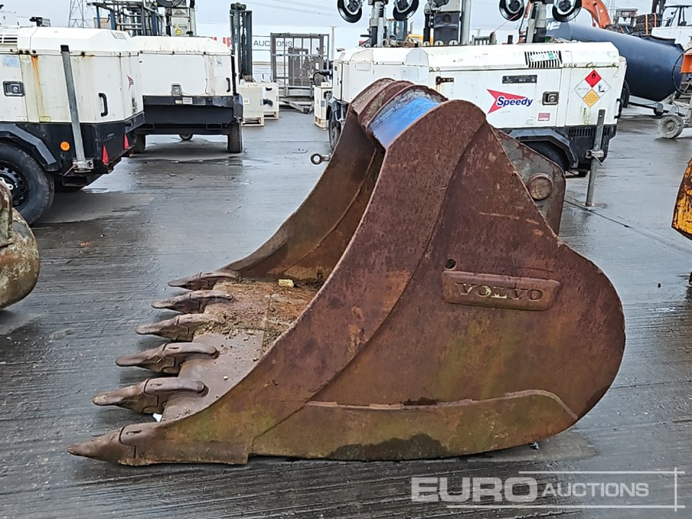 Volvo 58" Scoop Bucket 65mm Pin to suit 13 Ton Excavator - Bucket: picture 2 Volvo 58" Scoop Bucket 65mm Pin to suit 13 Ton Excavator - Bucket: picture 2