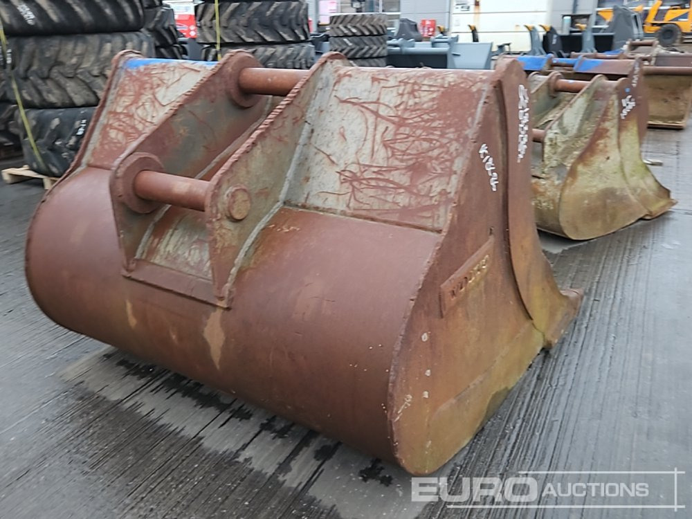 Volvo 58" Scoop Bucket 65mm Pin to suit 13 Ton Excavator - Bucket: picture 5 Volvo 58" Scoop Bucket 65mm Pin to suit 13 Ton Excavator - Bucket: picture 5