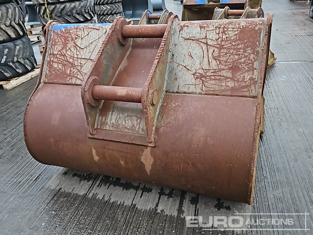 Volvo 58" Scoop Bucket 65mm Pin to suit 13 Ton Excavator - Bucket: picture 4 Volvo 58" Scoop Bucket 65mm Pin to suit 13 Ton Excavator - Bucket: picture 4