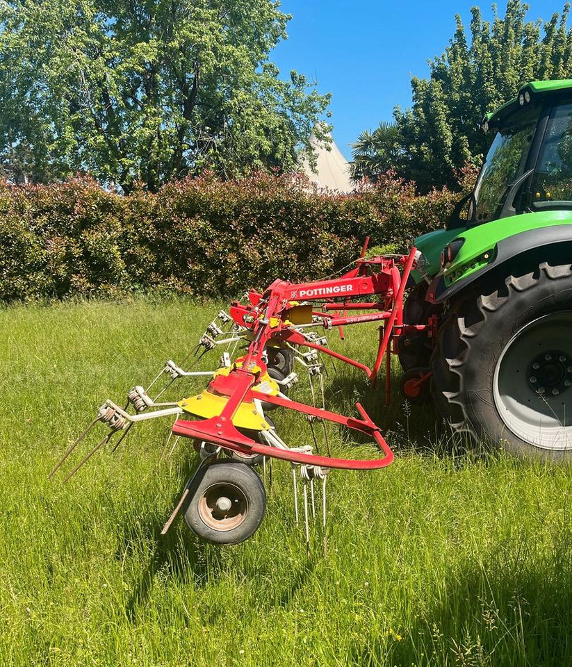 Voltafieno usato Pottinger Hit 690 N - Tedder/ Rake: picture 3 Voltafieno usato Pottinger Hit 690 N - Tedder/ Rake: picture 3