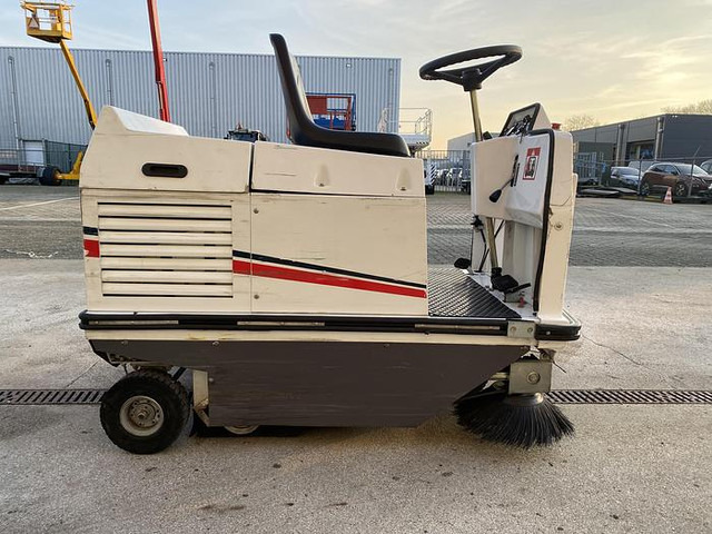 Dulevo 75 EH, Veegmachine - Industrial sweeper: picture 4 Dulevo 75 EH, Veegmachine - Industrial sweeper: picture 4