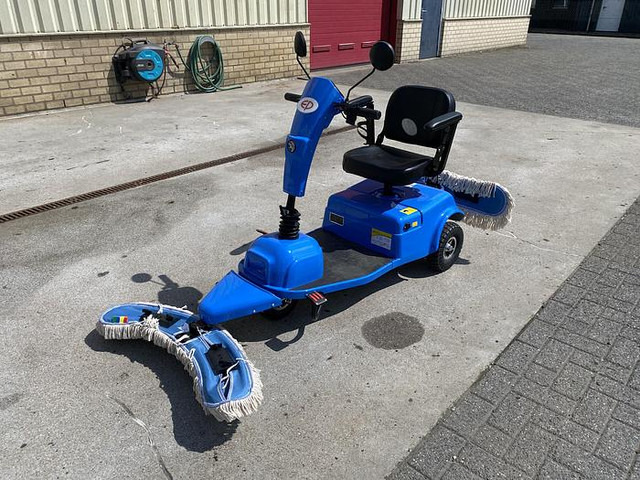 EP ZL-C5, Dweilmachine / veegmachine - Road sweeper: picture 2 EP ZL-C5, Dweilmachine / veegmachine - Road sweeper: picture 2