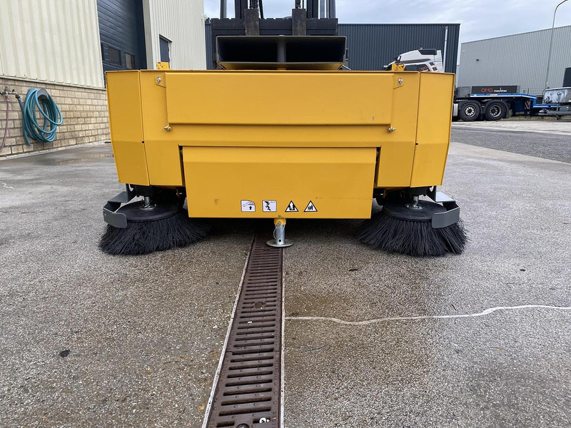 SmartSweep Veegmachine, 140TA2232 - Road sweeper: picture 4 SmartSweep Veegmachine, 140TA2232 - Road sweeper: picture 4