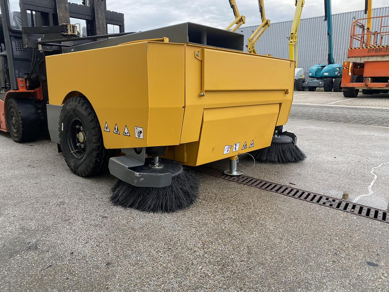 SmartSweep Veegmachine, 140TA2232 - Road sweeper: picture 5 SmartSweep Veegmachine, 140TA2232 - Road sweeper: picture 5