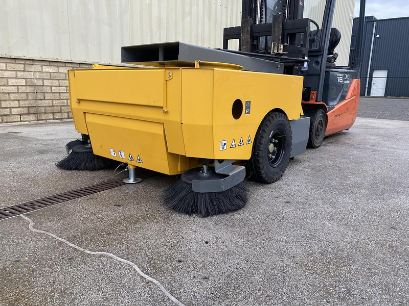 SmartSweep Veegmachine, 140TA2232 - Road sweeper: picture 3 SmartSweep Veegmachine, 140TA2232 - Road sweeper: picture 3