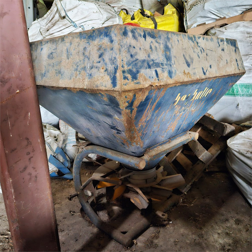 Bogballe B-700 - Fertilizing equipment: picture 3 Bogballe B-700 - Fertilizing equipment: picture 3