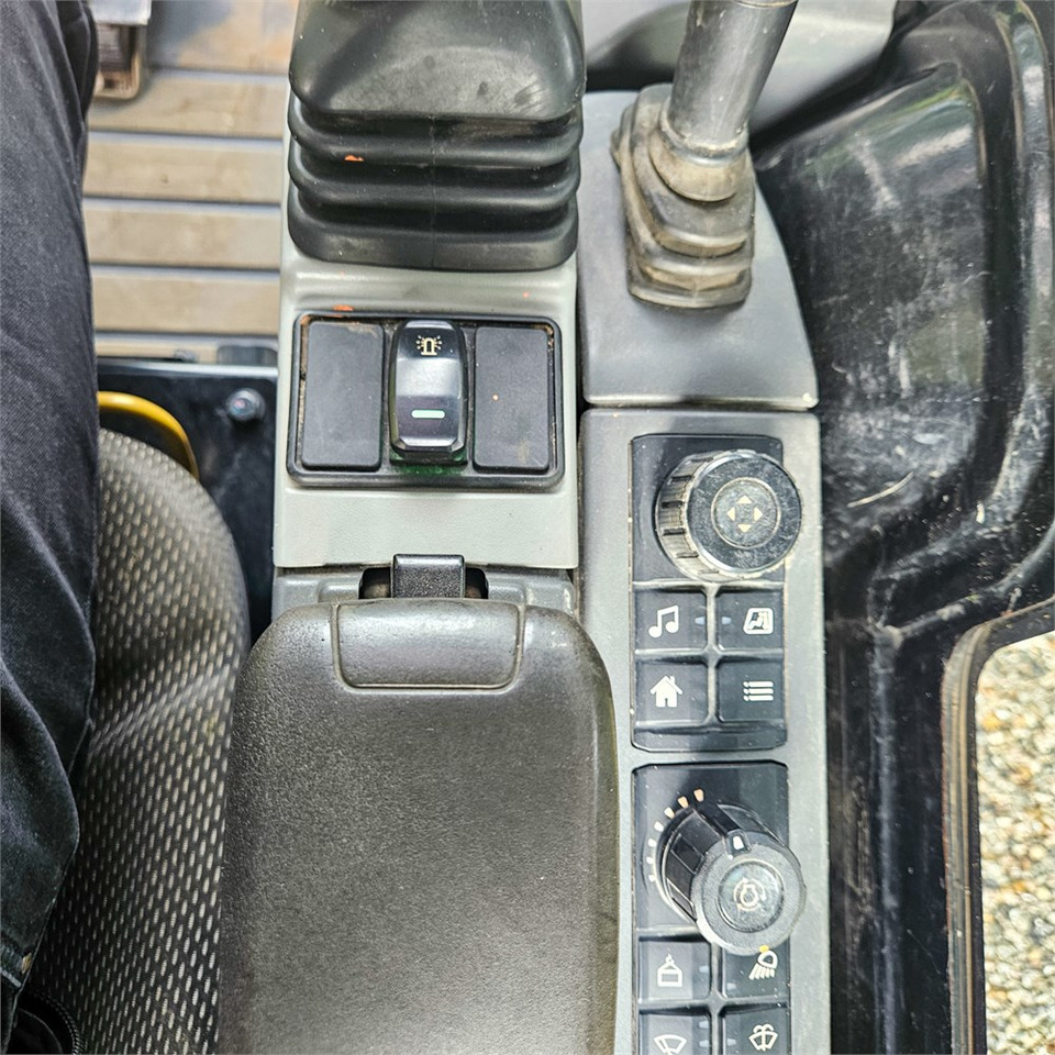 Mini excavator Caterpillar 301.8: picture 13