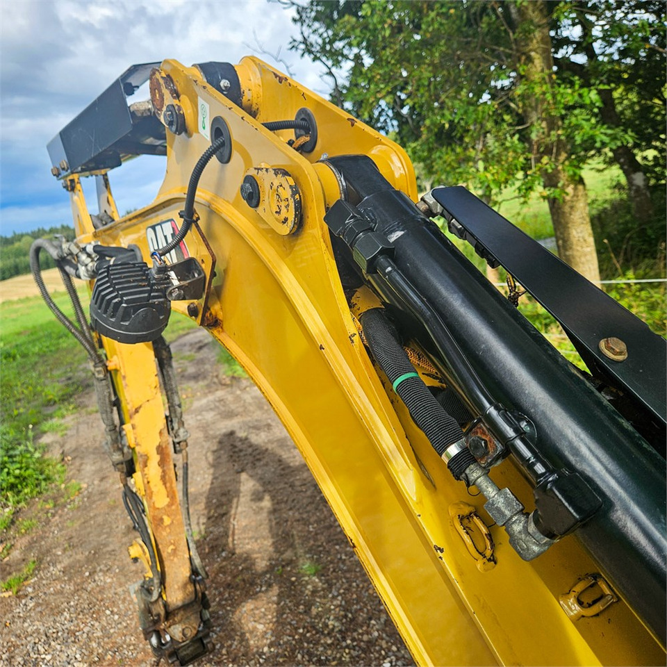 Mini excavator Caterpillar 301.8: picture 24