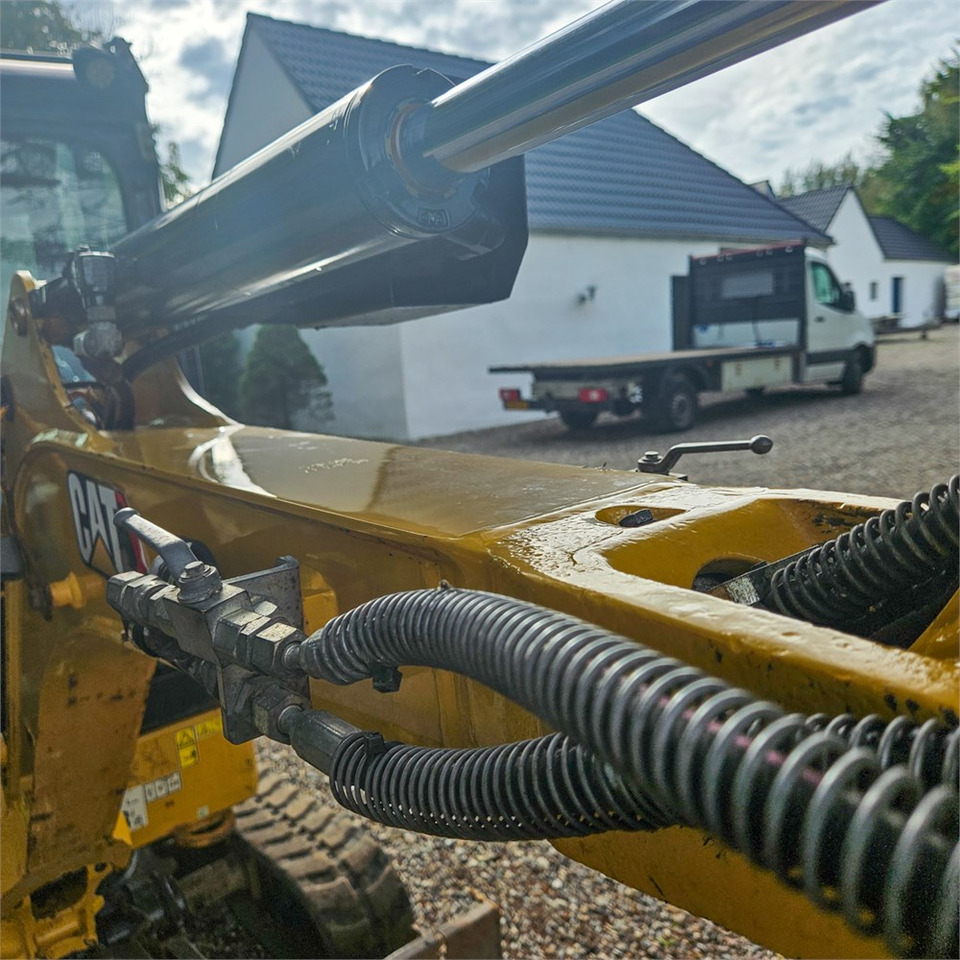 Mini excavator Caterpillar 301.8: picture 27