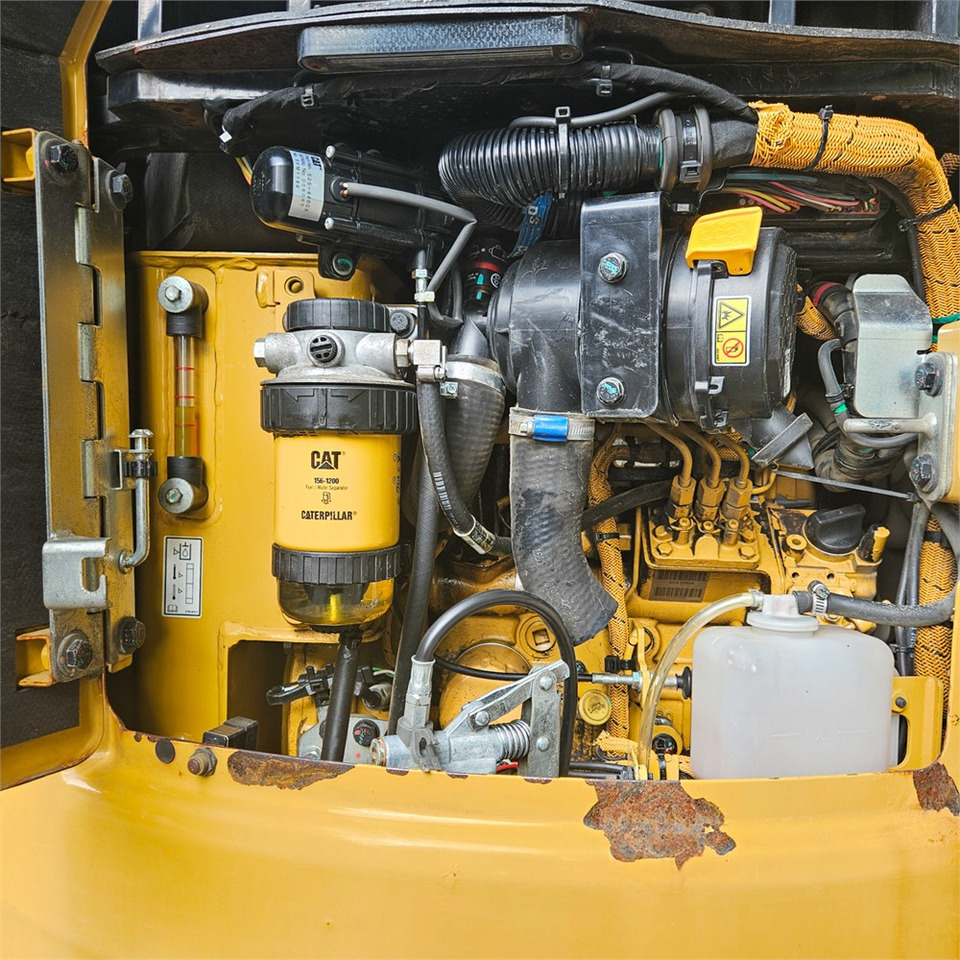 Mini excavator Caterpillar 301.8: picture 32
