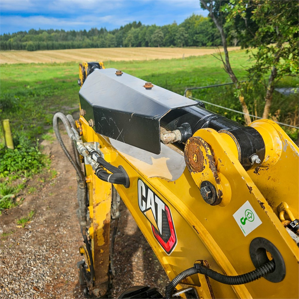 Mini excavator Caterpillar 301.8: picture 22