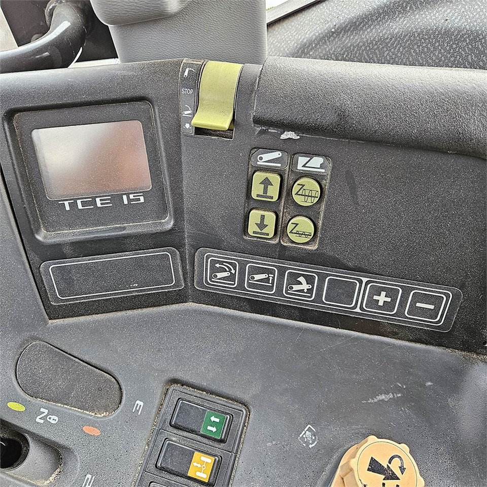 Farm tractor Claas Ares 697: picture 25