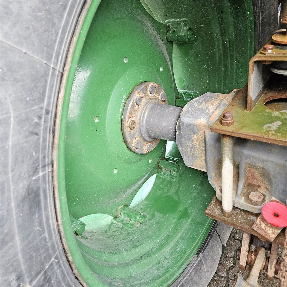 Farm tractor Claas Ares 697: picture 38