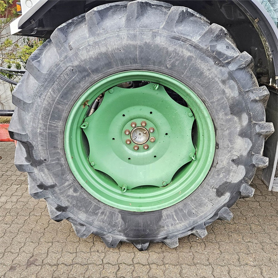 Farm tractor Claas Ares 697: picture 31