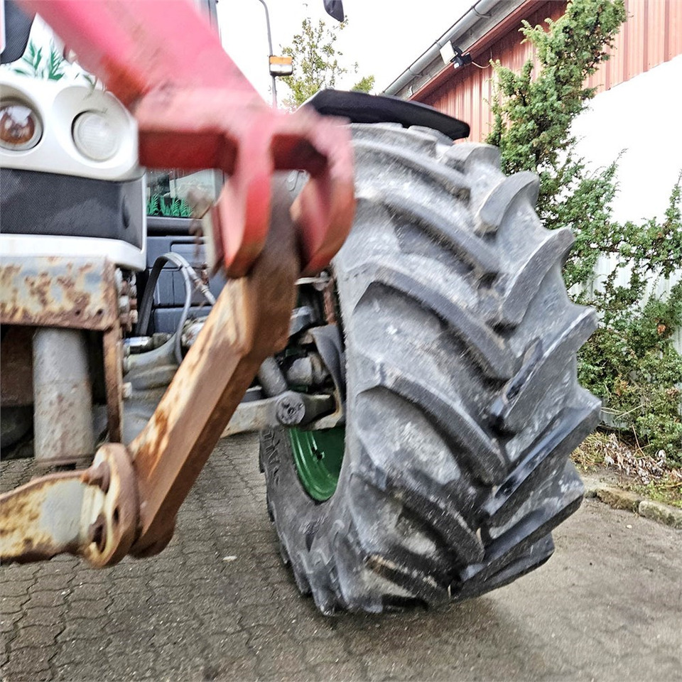 Farm tractor Claas Ares 697: picture 45