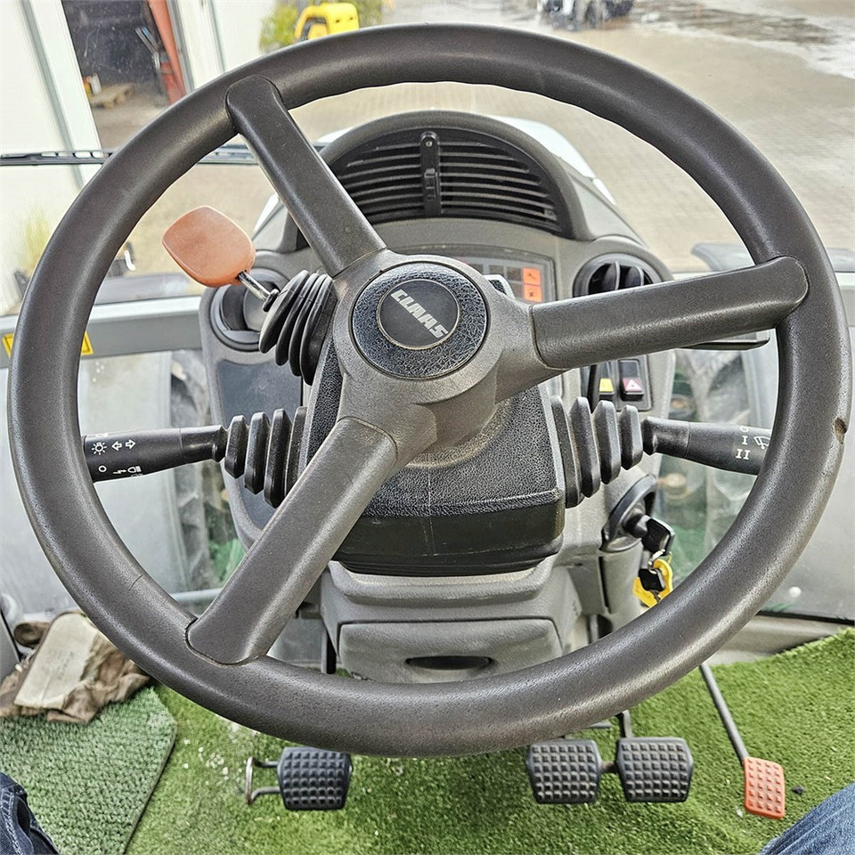 Farm tractor Claas Ares 697: picture 14