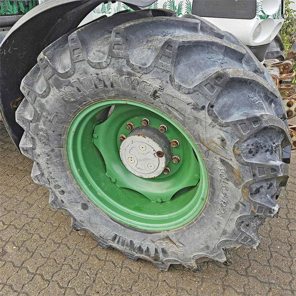 Farm tractor Claas Ares 697: picture 28