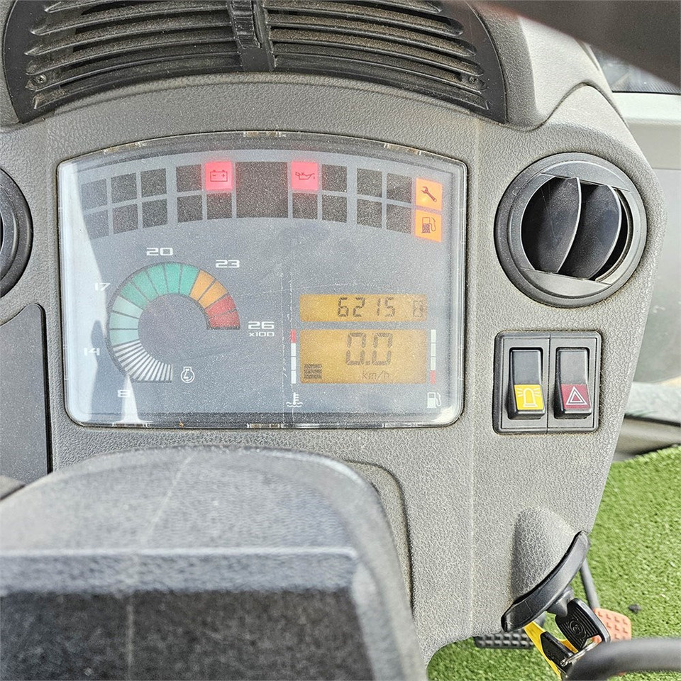 Farm tractor Claas Ares 697: picture 13