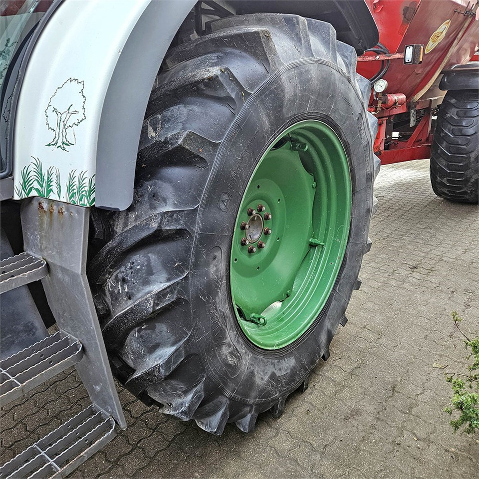 Farm tractor Claas Ares 697: picture 34