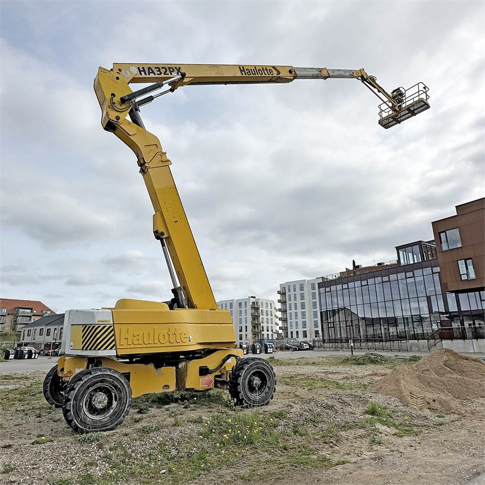 Haulotte HA32PX - Articulated boom lift: picture 1 Haulotte HA32PX - Articulated boom lift: picture 1