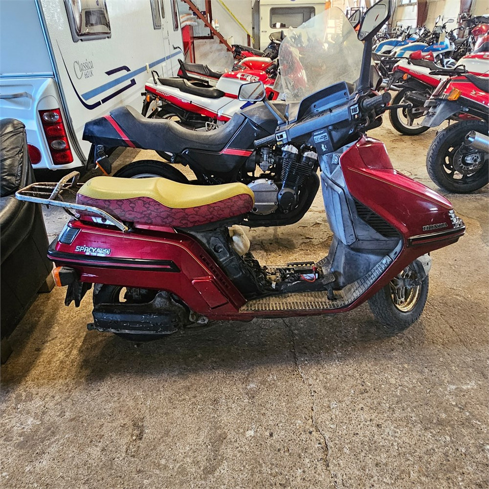 Honda 250 Spacy - Motorcycle: picture 2 Honda 250 Spacy - Motorcycle: picture 2