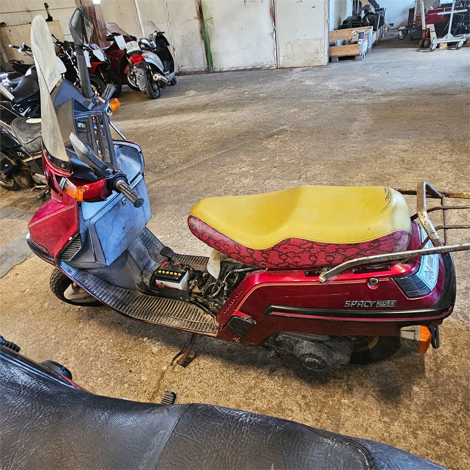 Honda 250 Spacy - Motorcycle: picture 5 Honda 250 Spacy - Motorcycle: picture 5