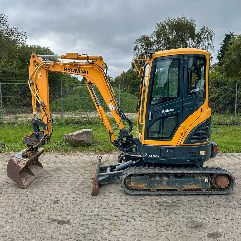 Hyundai Robex 25Z-9AK - Mini excavator: picture 1 Hyundai Robex 25Z-9AK - Mini excavator: picture 1