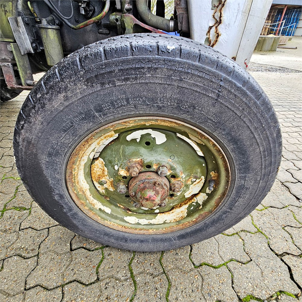 Farm tractor IH 276: picture 31 Farm tractor IH 276: picture 31