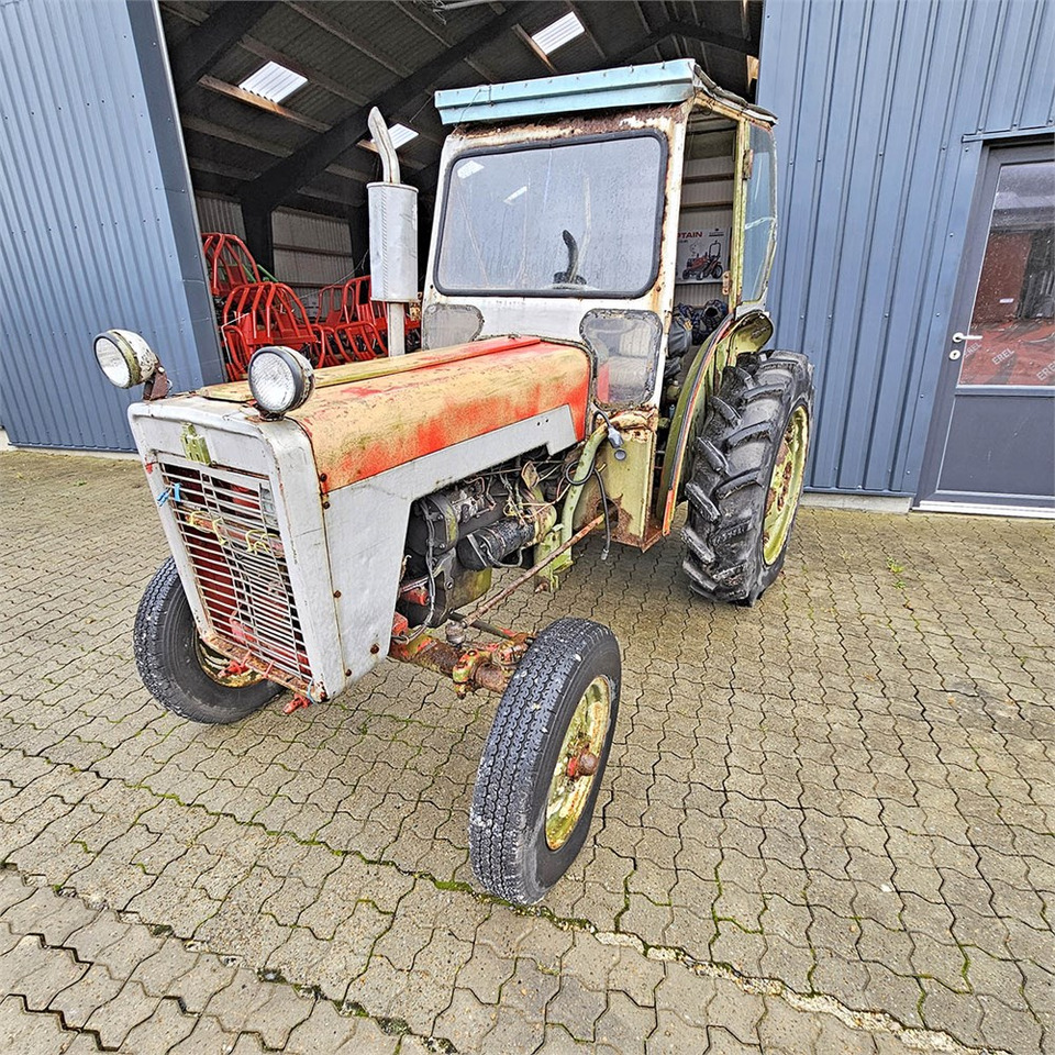 IH 276 - Farm tractor: picture 2 IH 276 - Farm tractor: picture 2