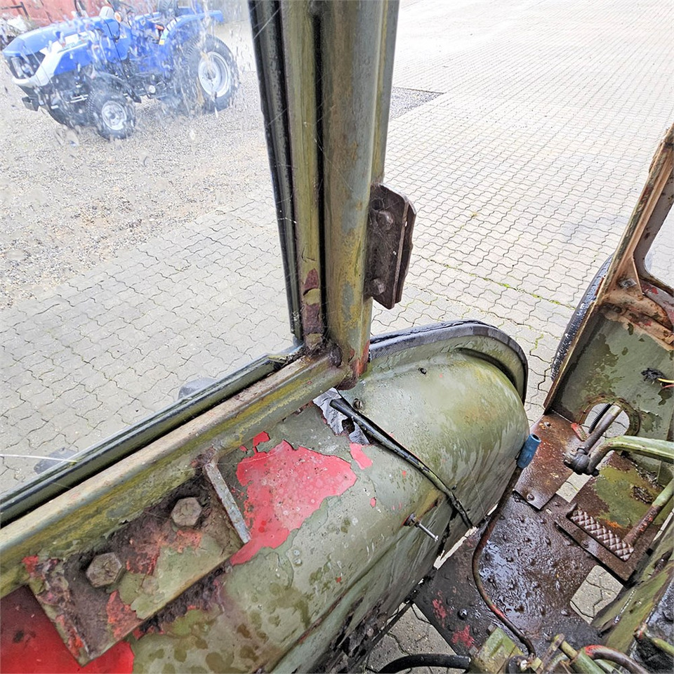 Farm tractor IH 276: picture 15 Farm tractor IH 276: picture 15