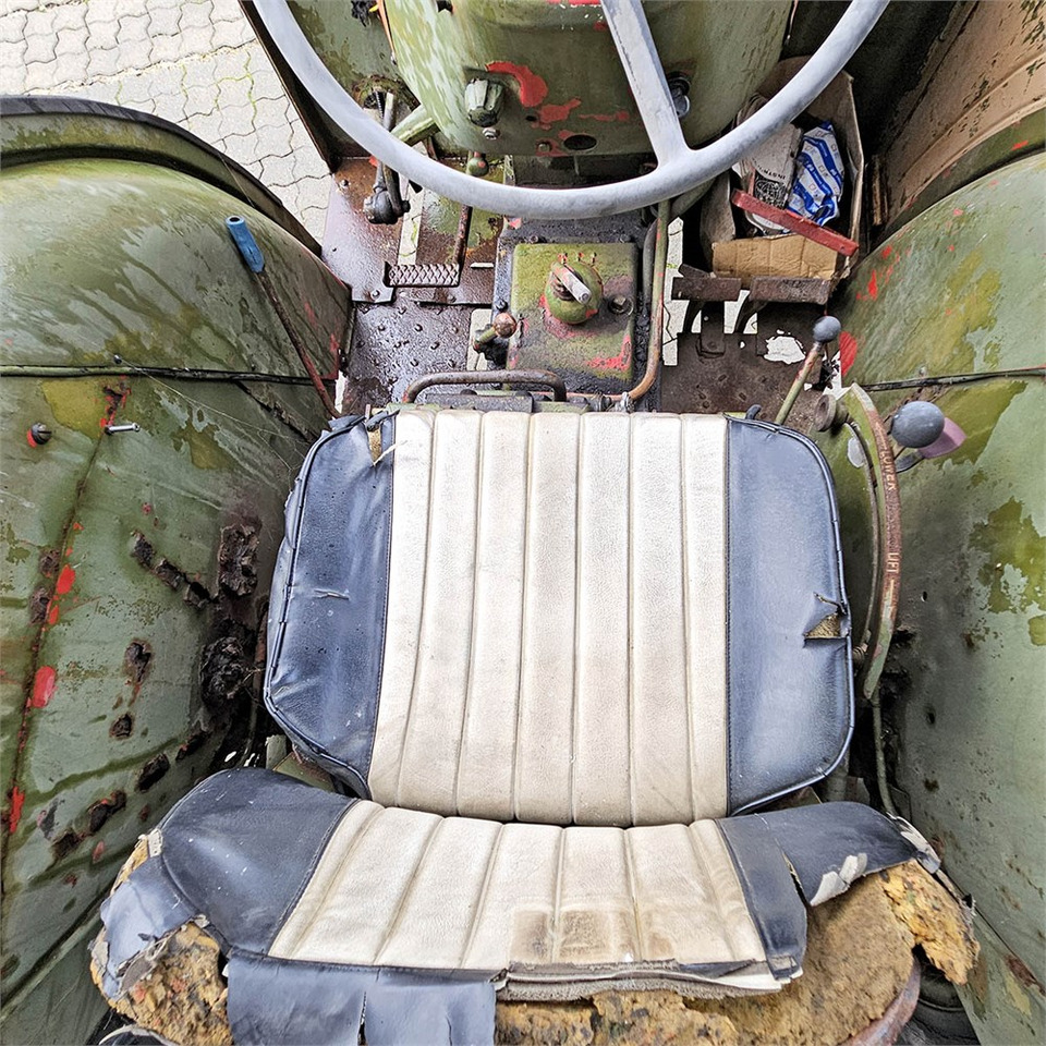 Farm tractor IH 276: picture 11 Farm tractor IH 276: picture 11