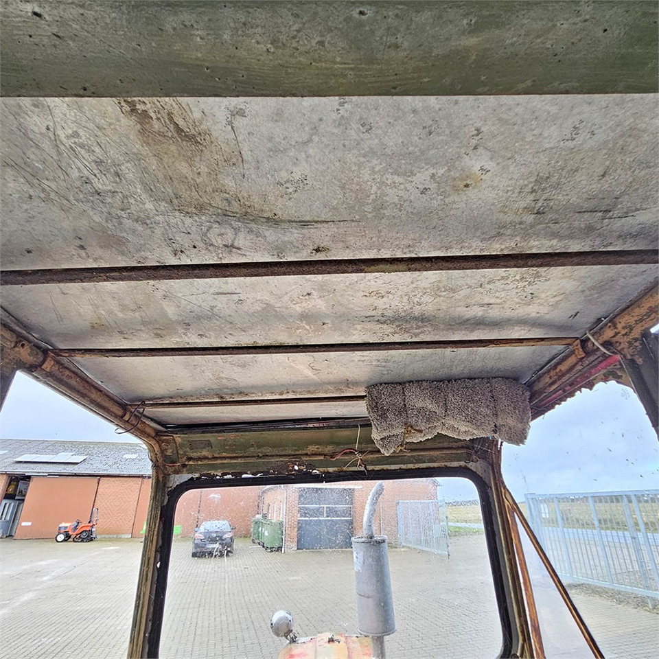 Farm tractor IH 276: picture 19 Farm tractor IH 276: picture 19