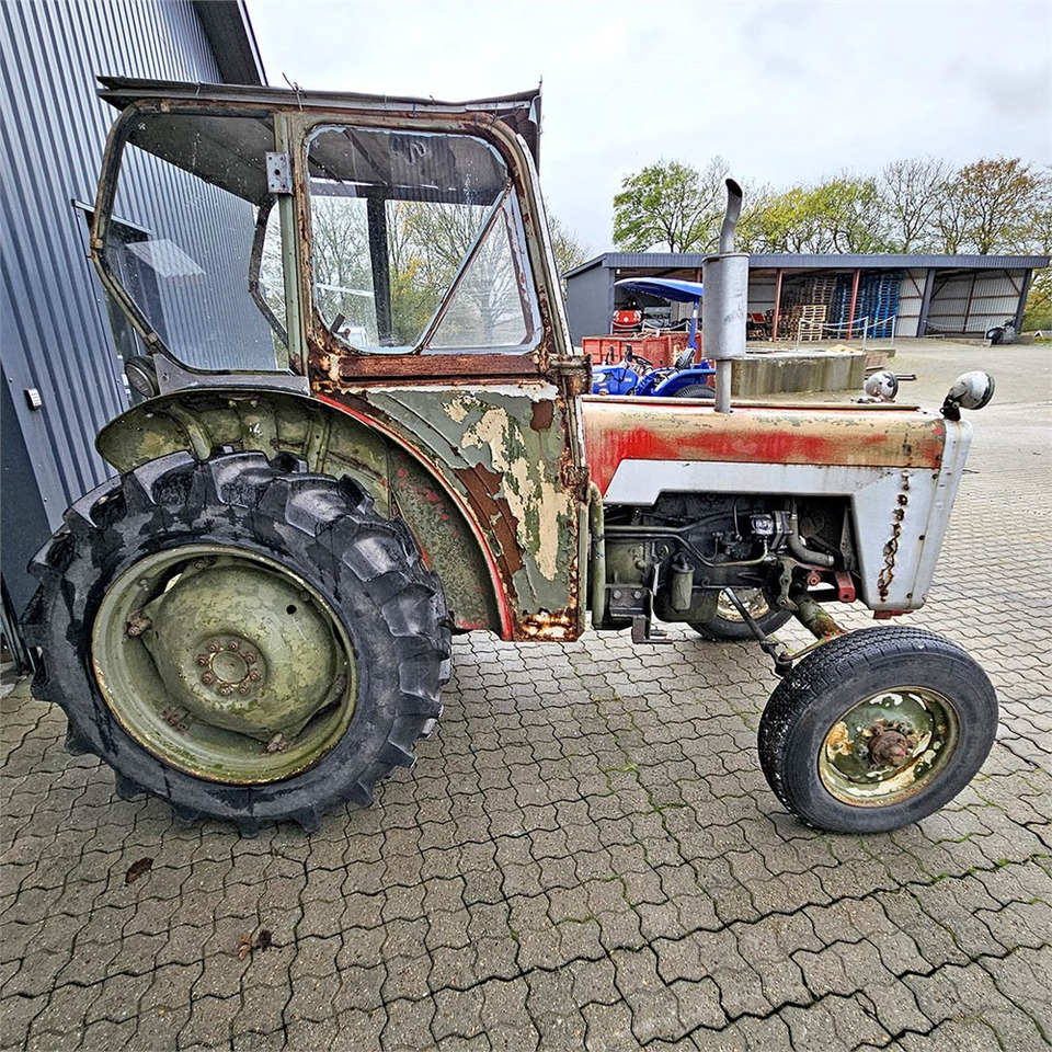 Farm tractor IH 276: picture 8 Farm tractor IH 276: picture 8