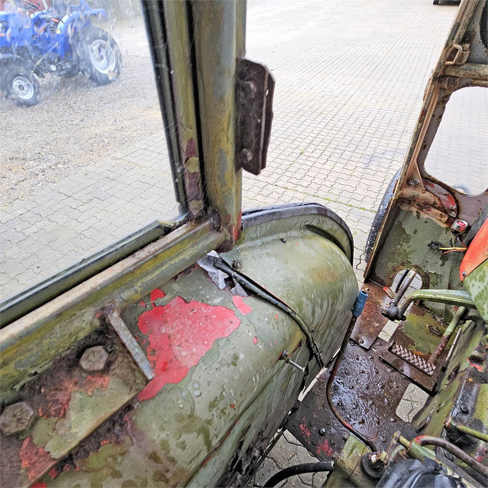 Farm tractor IH 276: picture 16 Farm tractor IH 276: picture 16