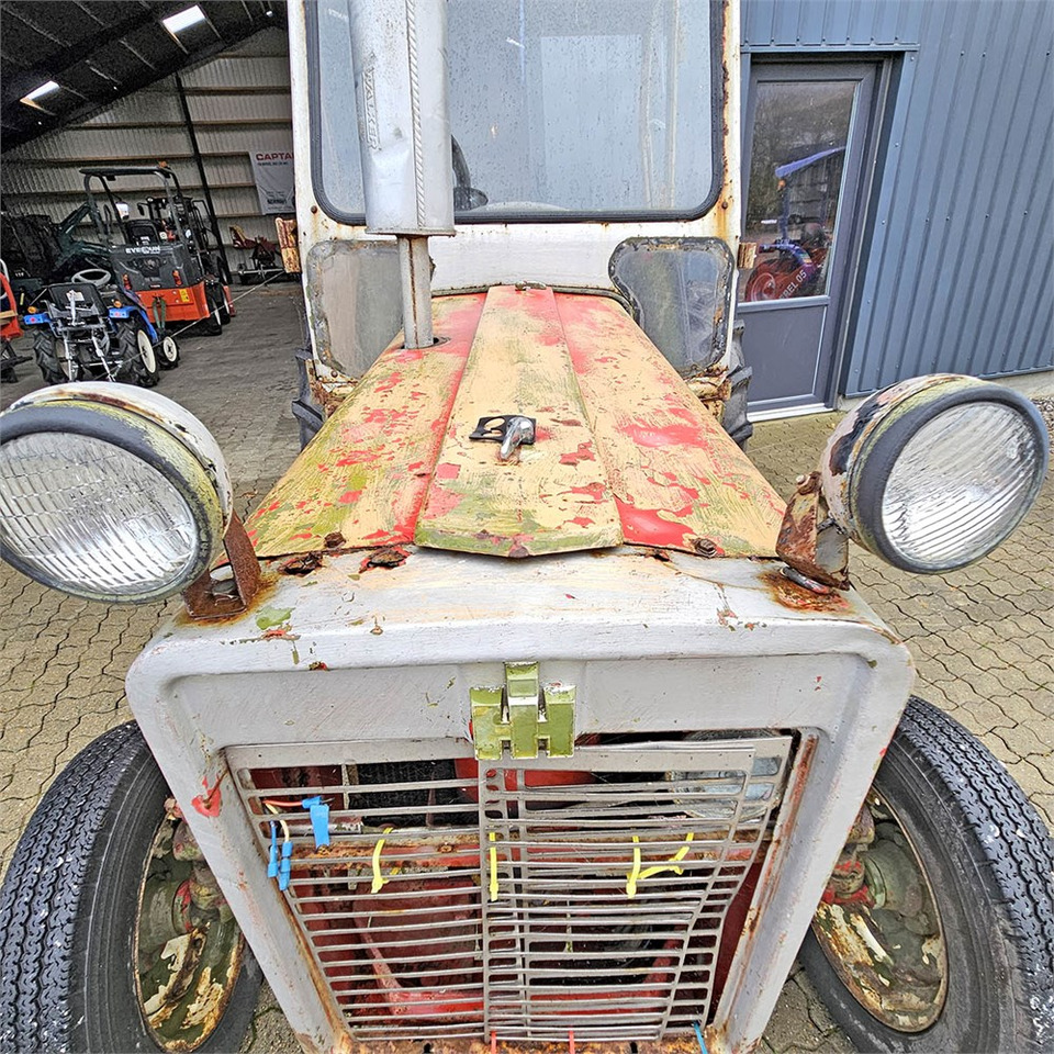 Farm tractor IH 276: picture 21 Farm tractor IH 276: picture 21