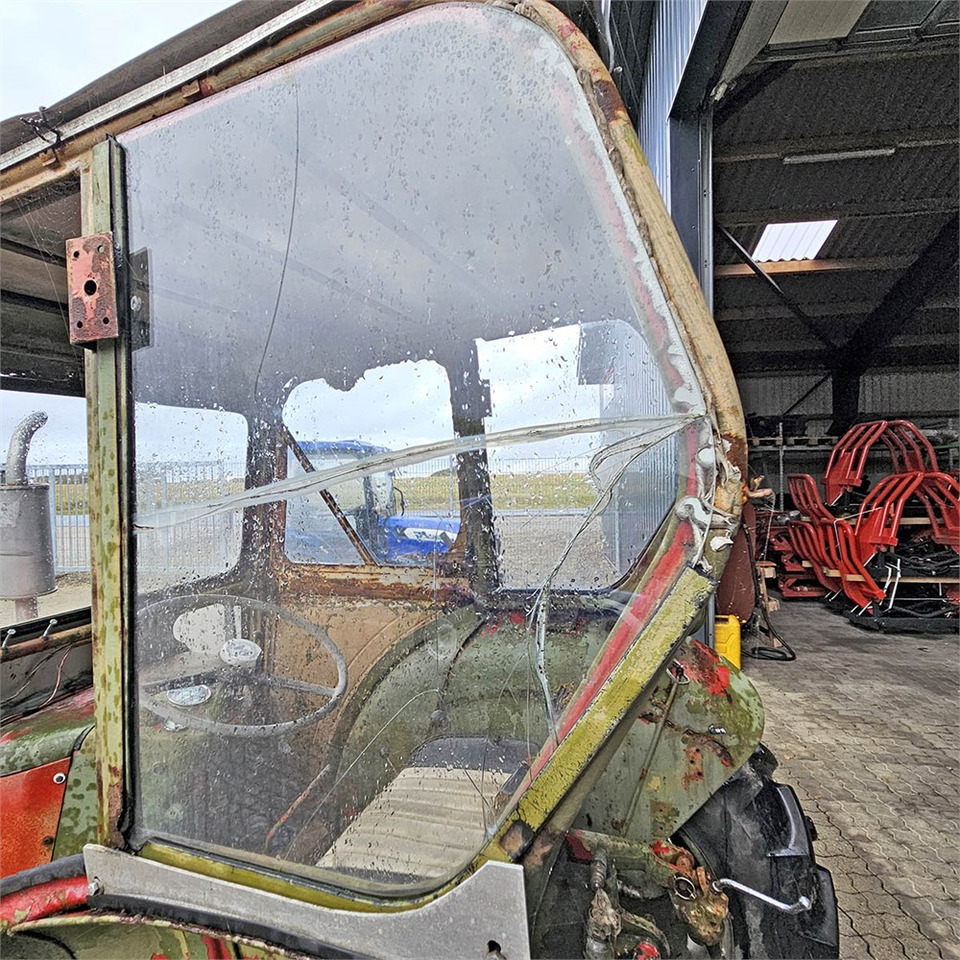 Farm tractor IH 276: picture 32 Farm tractor IH 276: picture 32