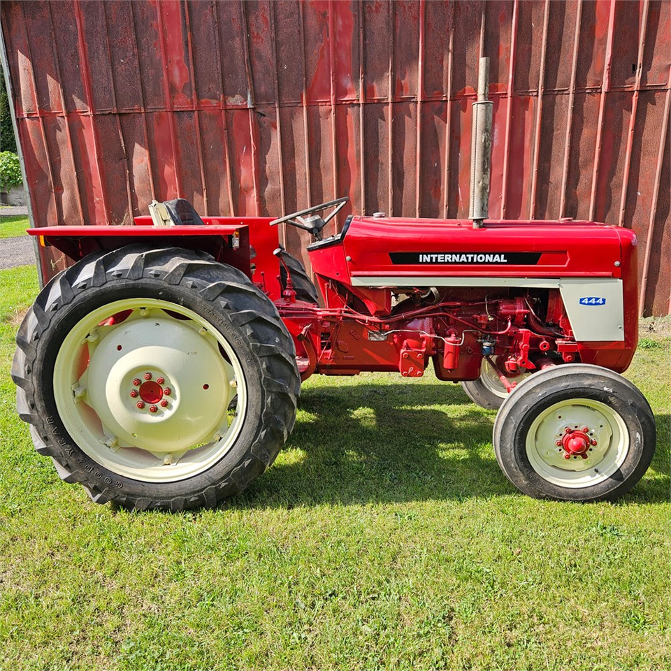 IH 444 - Farm tractor: picture 3 IH 444 - Farm tractor: picture 3