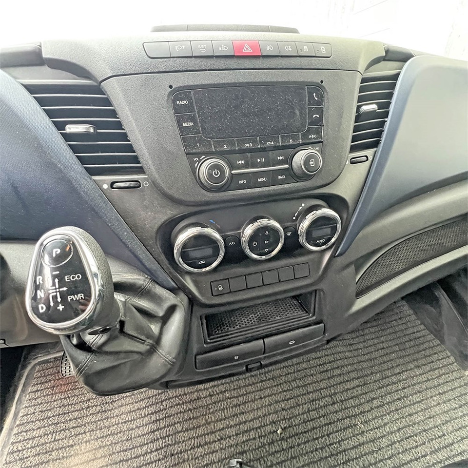 Panel van Iveco 35s18: picture 15