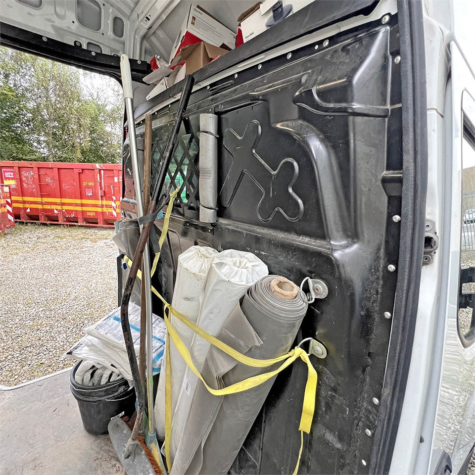 Panel van Iveco 35s18: picture 35