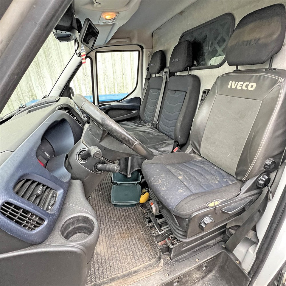 Panel van Iveco 35s18: picture 12