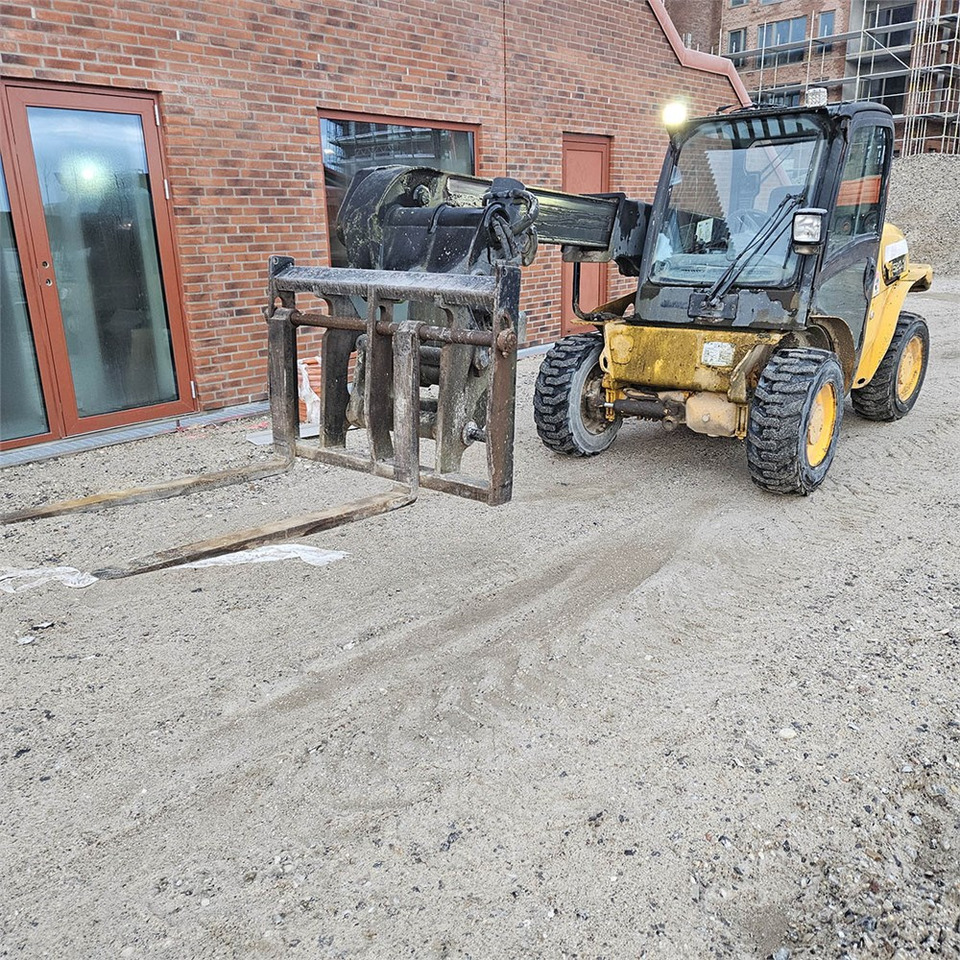 JCB 520-40 - Telescopic handler: picture 3 JCB 520-40 - Telescopic handler: picture 3