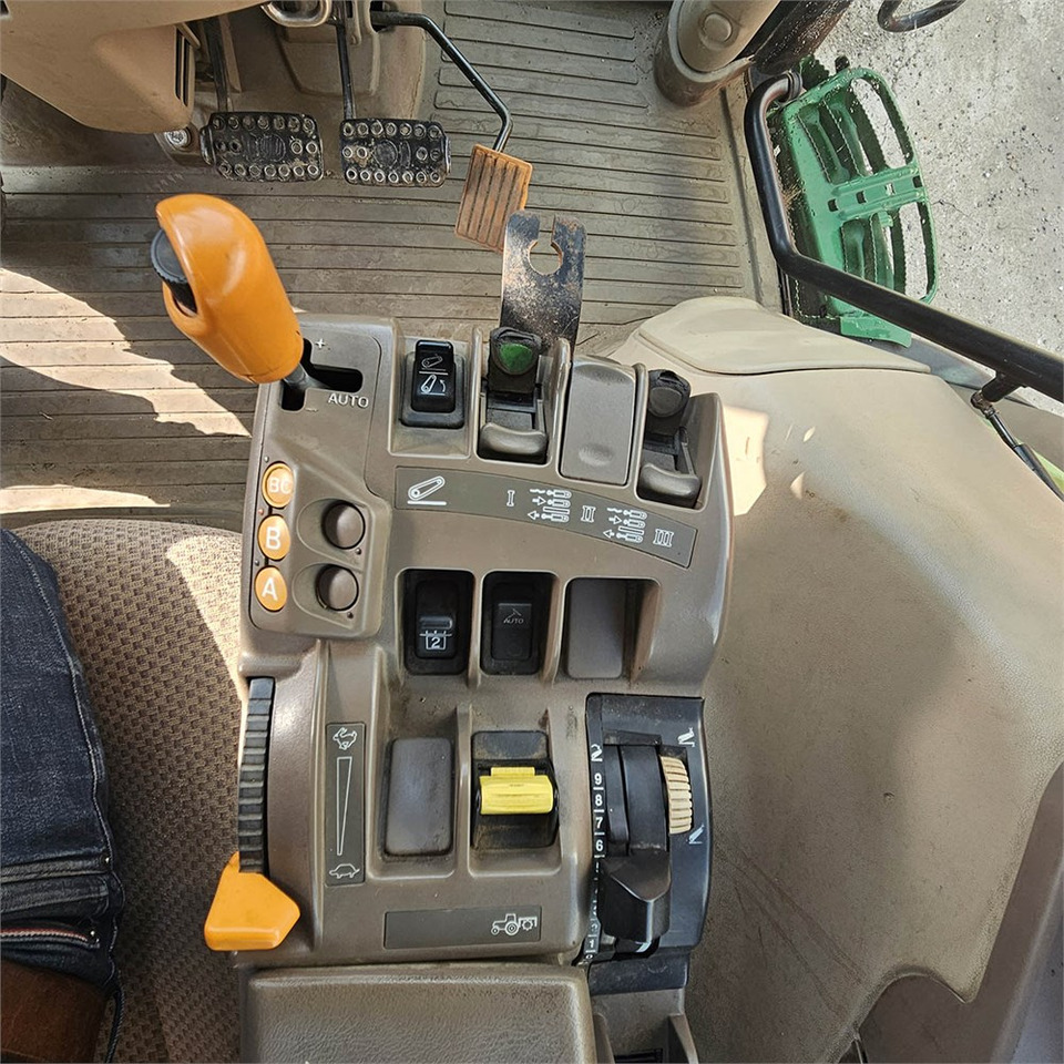 Farm tractor John Deere 6210 R: picture 13 Farm tractor John Deere 6210 R: picture 13