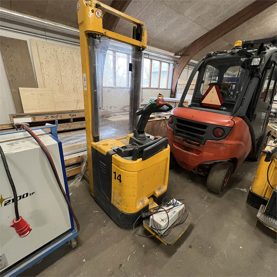 Jungheinrich ERC 214 - Pallet truck: picture 2 Jungheinrich ERC 214 - Pallet truck: picture 2