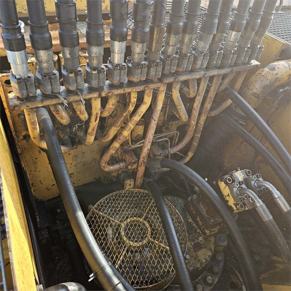 Crawler excavator Liebherr R984: picture 23